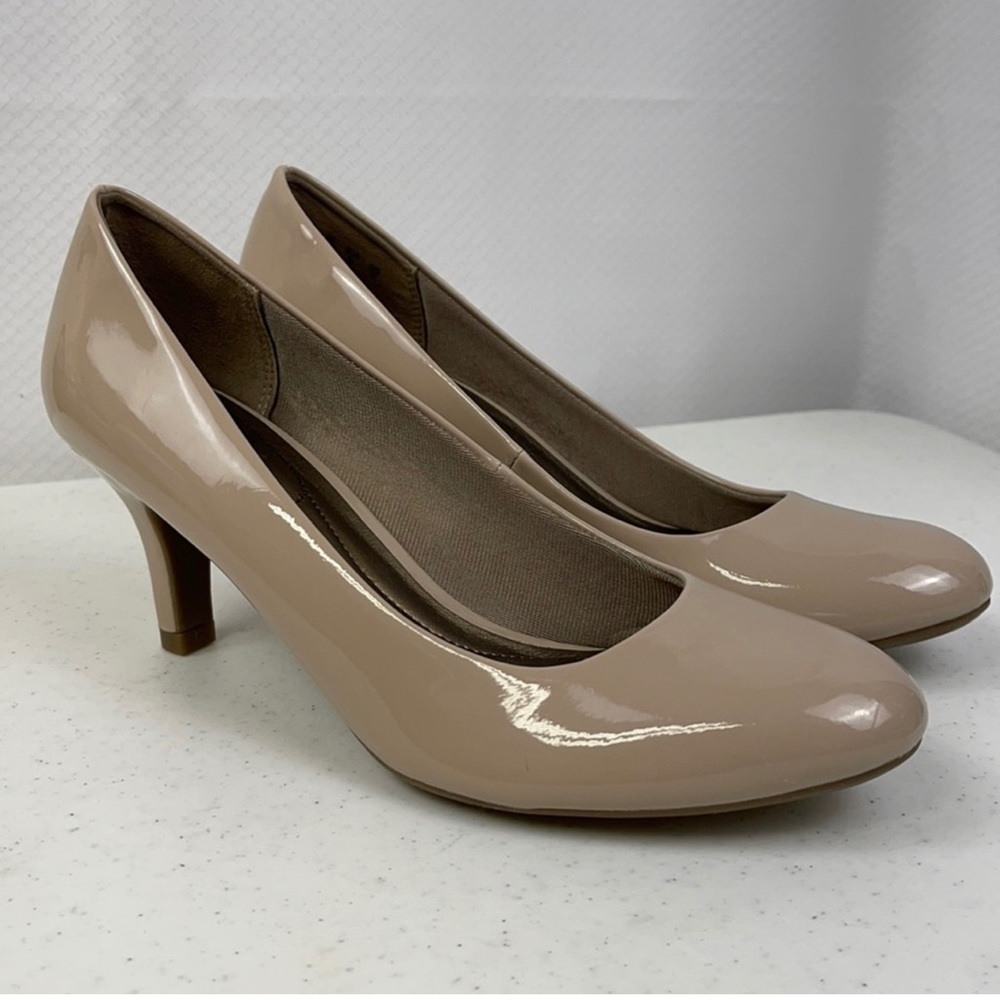 Life Stride Soft System Round Toe Pumps